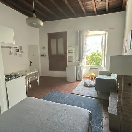 La Bracceschina Apartment *